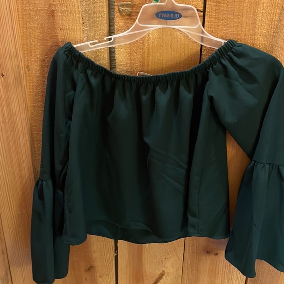 Off the shoulder GB shirt with bell type sleeves - Picture 4 of 4